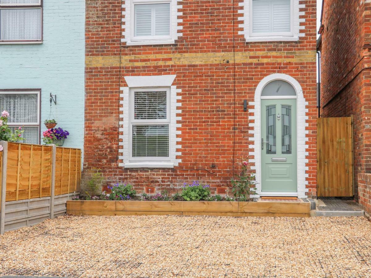 Number 7 Villa Lymington Dış mekan fotoğraf